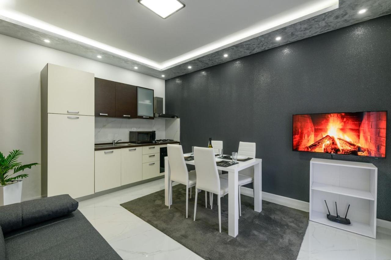 Complex Villa White Pula Exterior photo